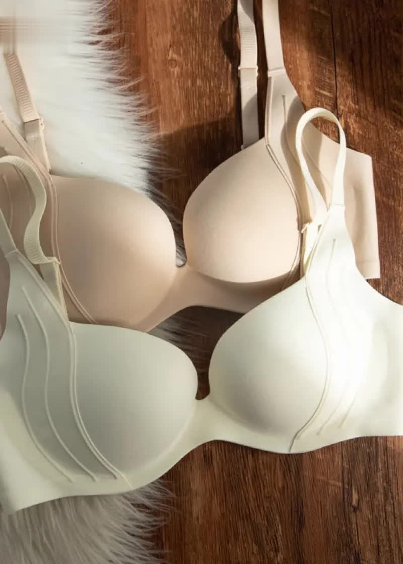 Comfortable Curve Wireless Deep V Bra